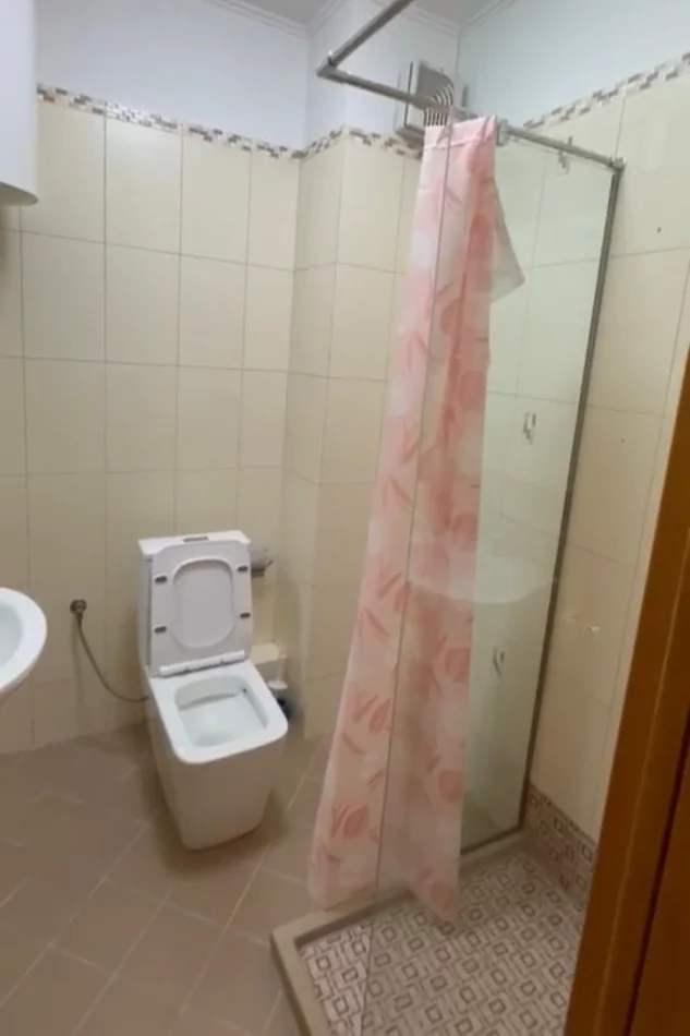 Tirane, jepet me qera apartament 1+1+Aneks+Ballkon , 57 m² 650 € (Rruga Karl Gega)