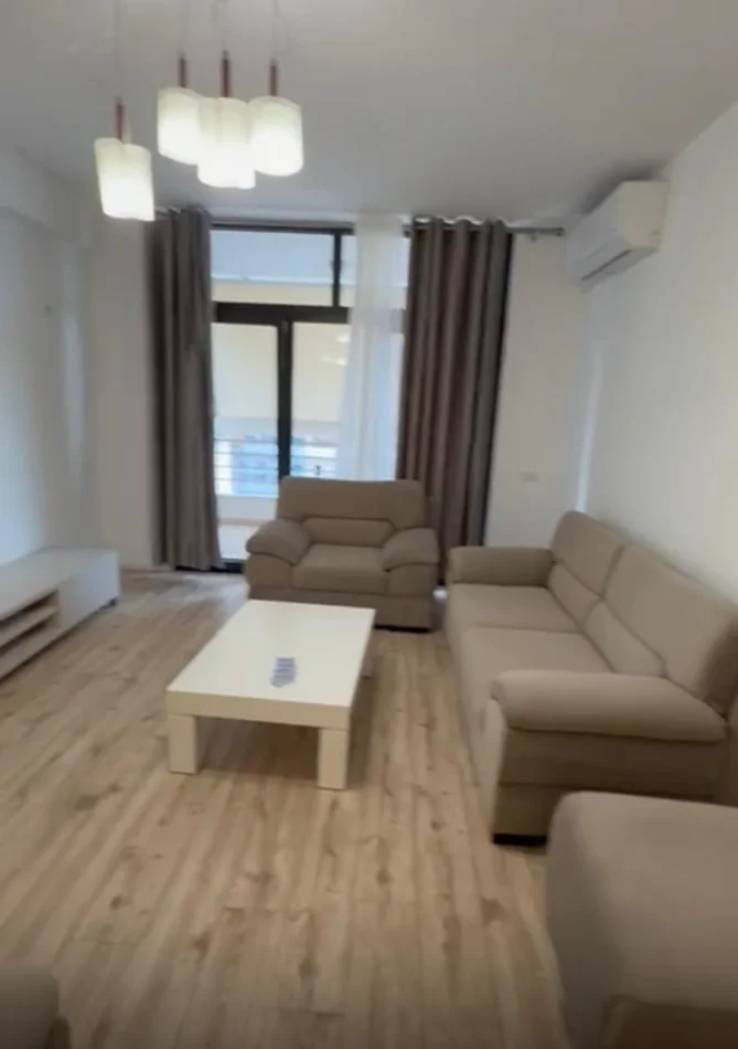 Tirane, jepet me qera apartament 1+1+Aneks+Ballkon , 57 m² 650 € (Rruga Karl Gega)