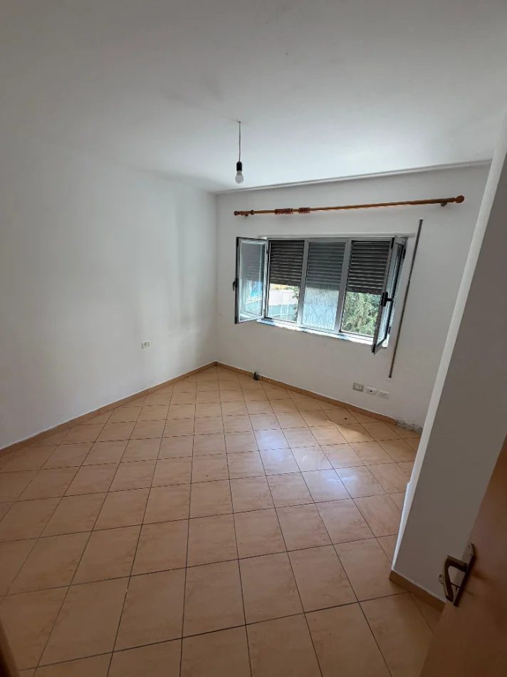 Tirane, jepet me qera apartament 2+1+Ballkon Kati 3, 