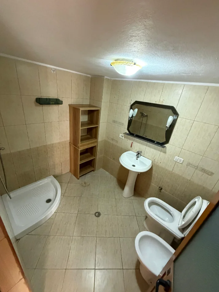 Tirane, jepet me qera apartament 2+1+Ballkon Kati 3, 
