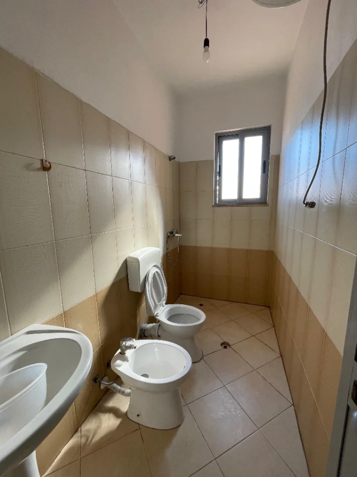 Tirane, jepet me qera apartament Kati 2, 60 m² 350 € (Sauk i ri)