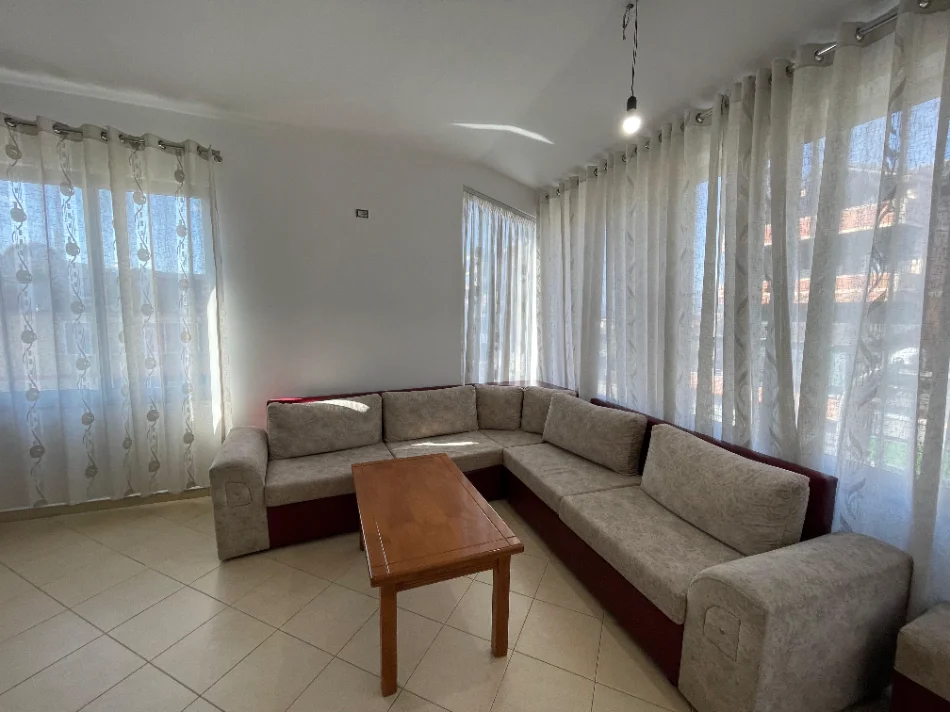Tirane, jepet me qera apartament Kati 2, 60 m² 350 € (Sauk i ri)