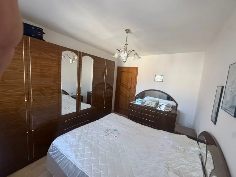 Kavaje, shitet apartament 2+1+Aneks+Ballkon Kati 3, 3 m² (Lagja Sharrë n.4, Rruga e stacionit të trenit)