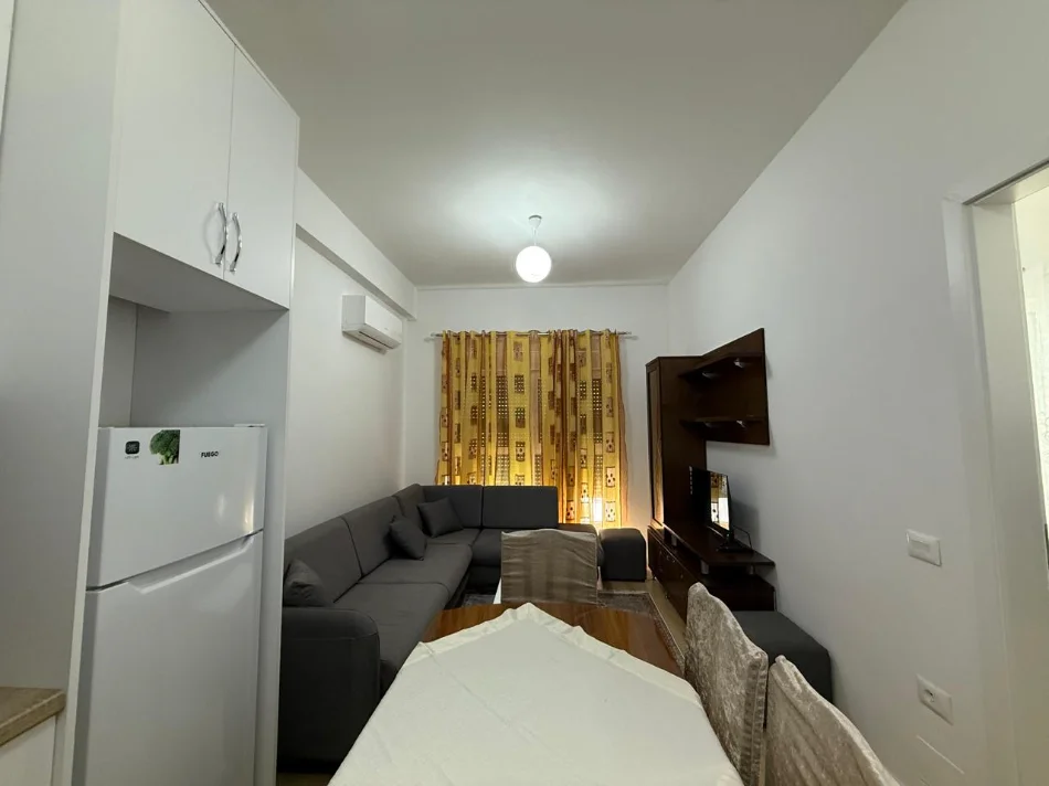 Tirane, jepet me qera apartament 1+1 Kati 4, 65 m² 350 € (Ali Demi)