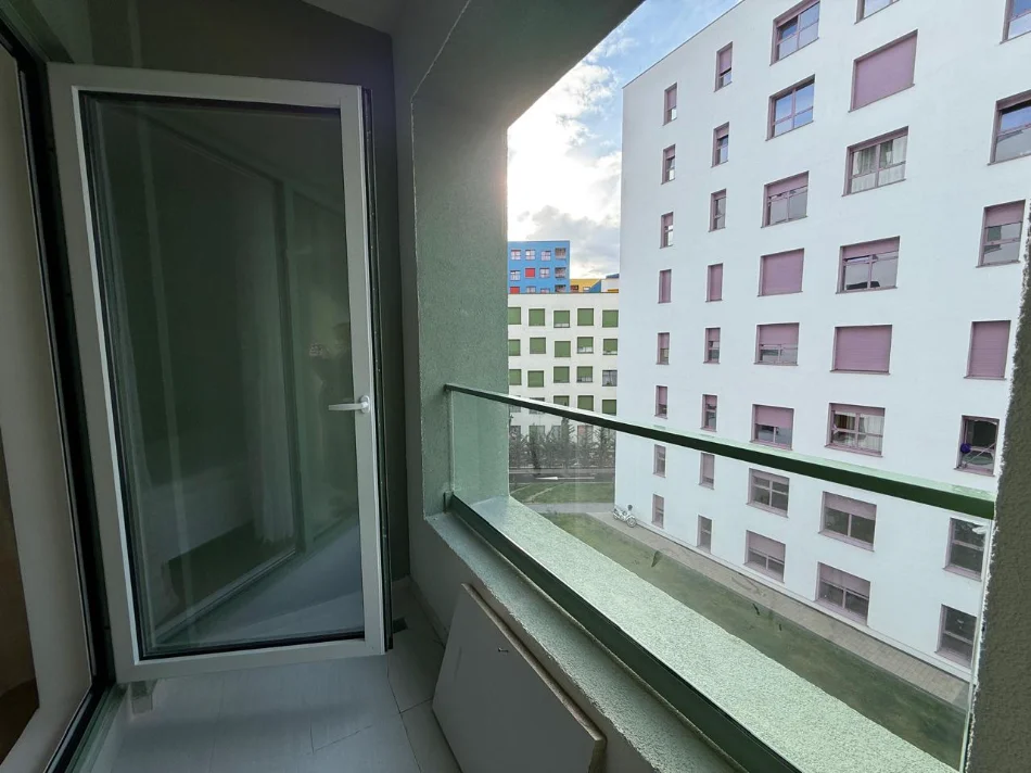 Tirane, jepet me qera apartament 1+1 Kati 4, 65 m² 350 € (Ali Demi)