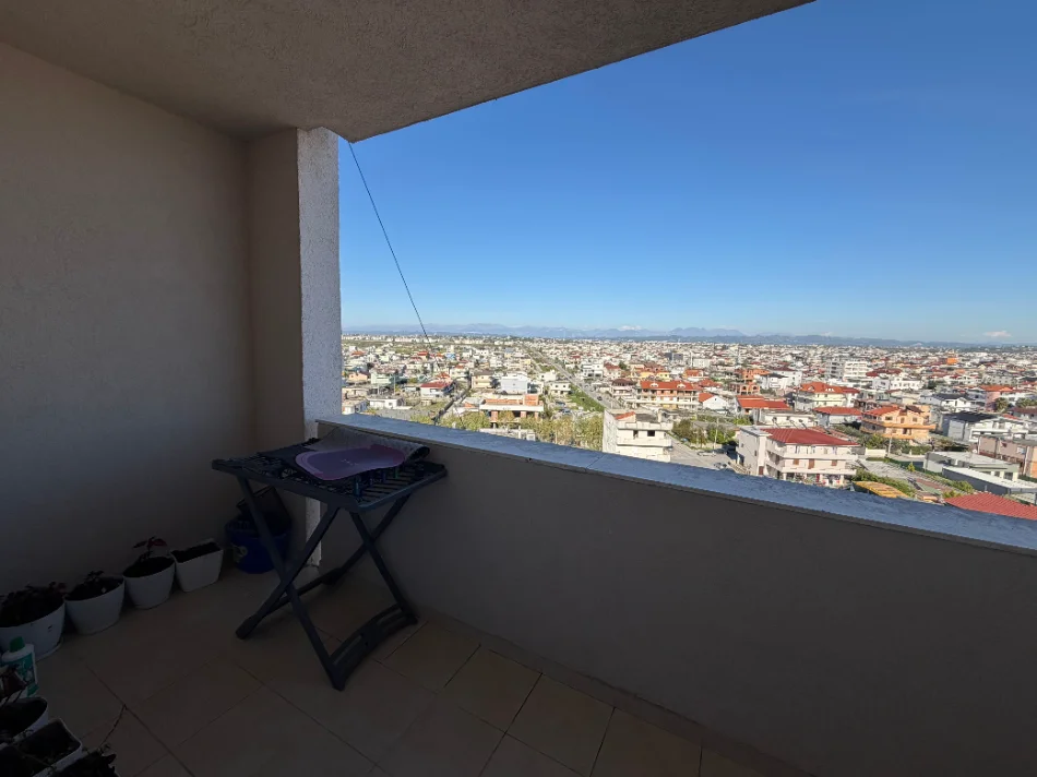 Durres, jepet me qera apartament 1+1 Kati 7, 300 € (Pran Vala Park)