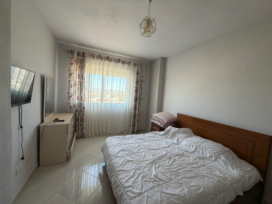 Durres, jepet me qera apartament 1+1 Kati 7, 300 € (Pran Vala Park)
