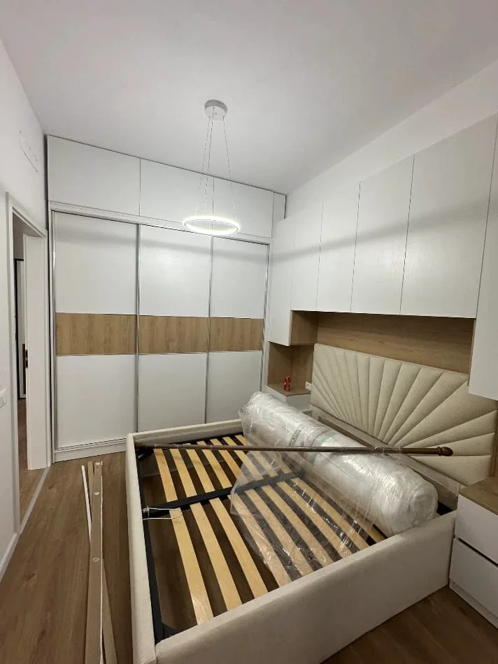 Tirane, jepet me qera apartament 1+1 Kati 3, 420 m² 420 € (Kompleksi Mangalem, në Ali Demi, Tiranë.)