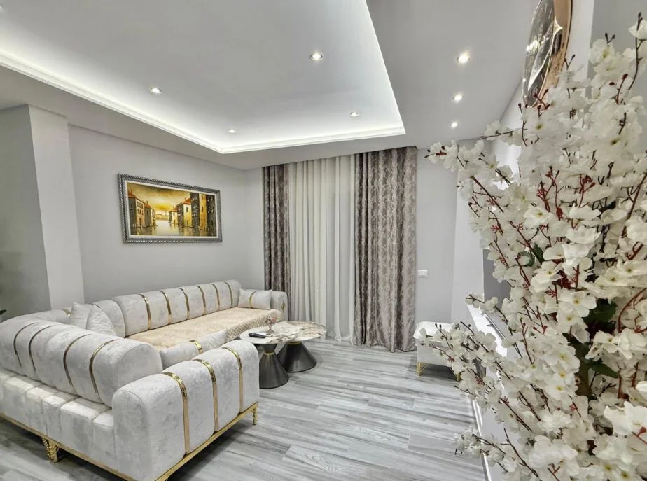 Tirane, jepet me qera apartament 2+1 Kati 4, 1 m² 550 € (Fresk)