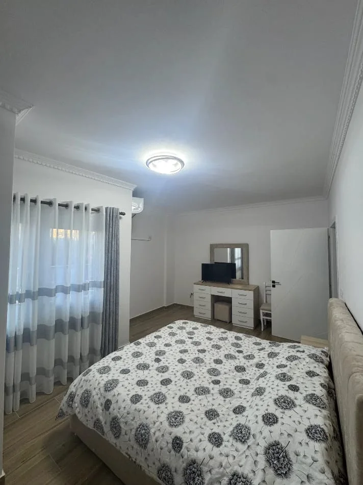 Tirane, jepet me qera apartament 2+1+Ballkon Kati 3, 90 m² 600 € (Rruga Idriz Dollaku, Ali Demi, Tiranë)