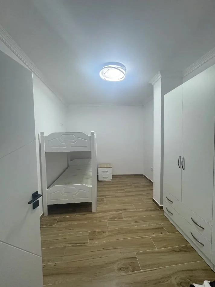 Tirane, jepet me qera apartament 2+1+Ballkon Kati 3, 90 m² 600 € (Rruga Idriz Dollaku, Ali Demi, Tiranë)