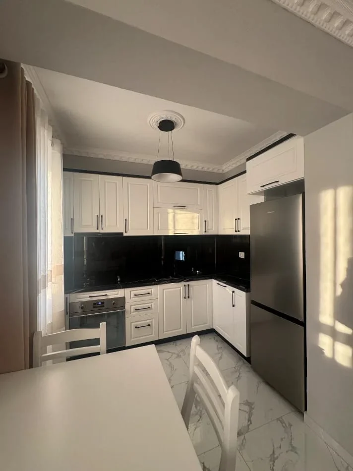 Tirane, jepet me qera apartament 2+1+Ballkon Kati 3, 90 m² 600 € (Rruga Idriz Dollaku, Ali Demi, Tiranë)