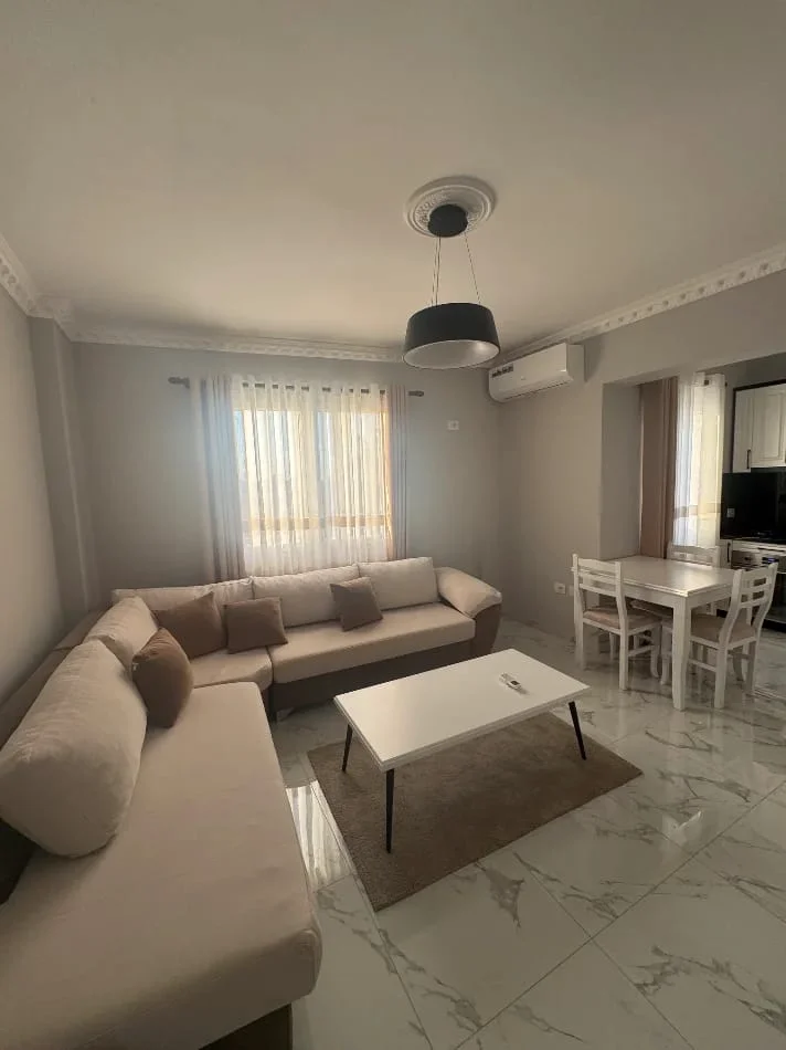 Tirane, jepet me qera apartament 2+1+Ballkon Kati 3, 90 m² 600 € (Rruga Idriz Dollaku, Ali Demi, Tiranë)