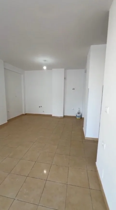 Shqiperi, shitet 1+1 Kati 7, 125.000 € 