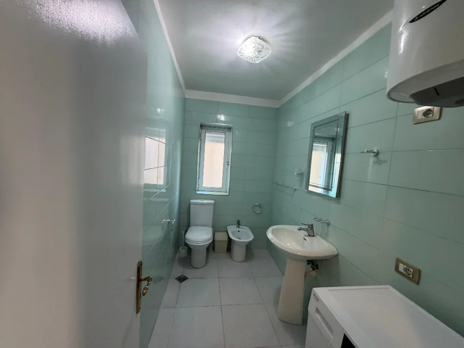 Durres, shitet apartament 2+1+Ballkon Kati 3, 92 m² 125.000 € (Muzeumi)