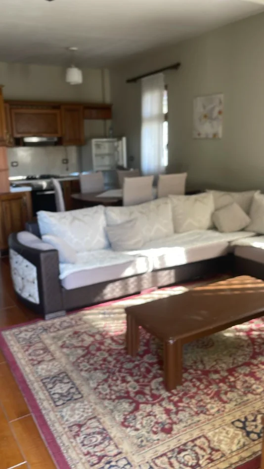 Tirane, jepet me qera apartament 2+1+Ballkon Kati 2, 90 m² 400 € (Rruga 5 maji)