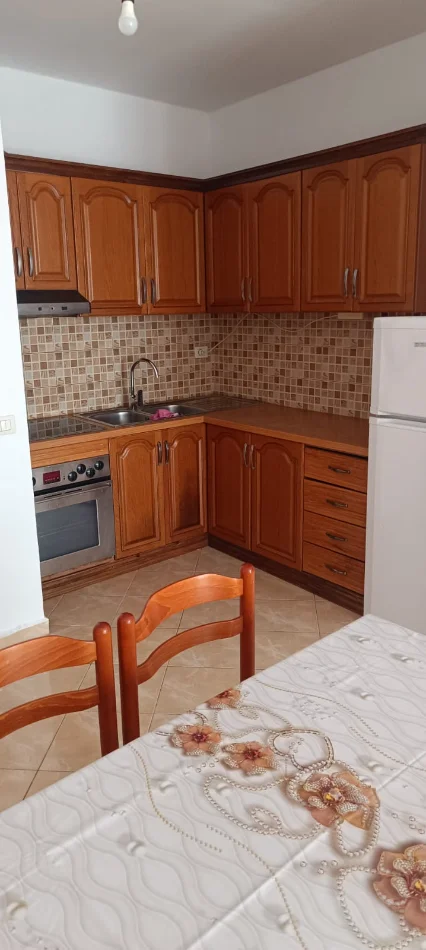 Tirane, jepet me qera apartament 2+1 Kati 6, 85 m² 430 € (Pranë KMY-së, Bar Unik, Yzberisht, Tiranë.)