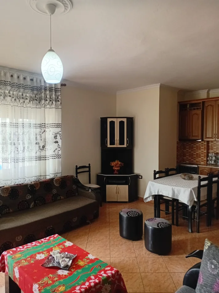 Vlore, jepet me qera apartament 2+1+Ballkon Kati 2, 368 € 