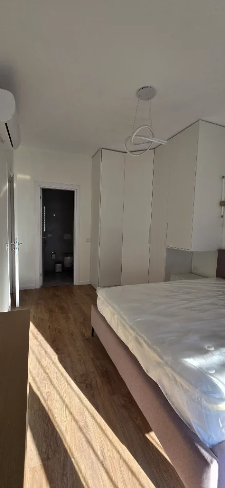 Tirane, jepet me qera apartament 3+1+Ballkon Kati 8, 125 m² 60.000 € (Univers City)