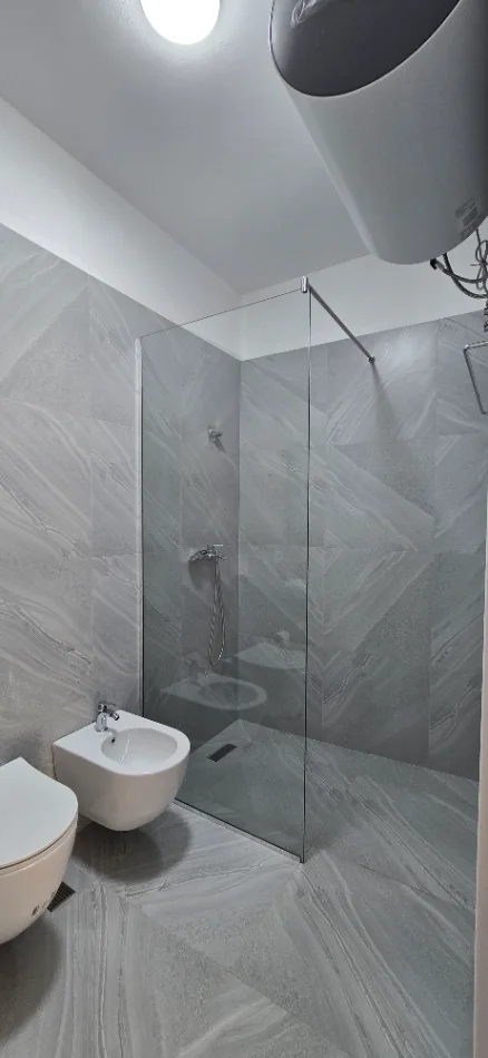 Tirane, jepet me qera apartament 3+1+Ballkon Kati 8, 125 m² 60.000 € (Univers City)