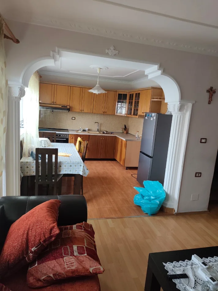 Shkoder, shitet apartament 2+1+Ballkon Kati 1, 75 m² 