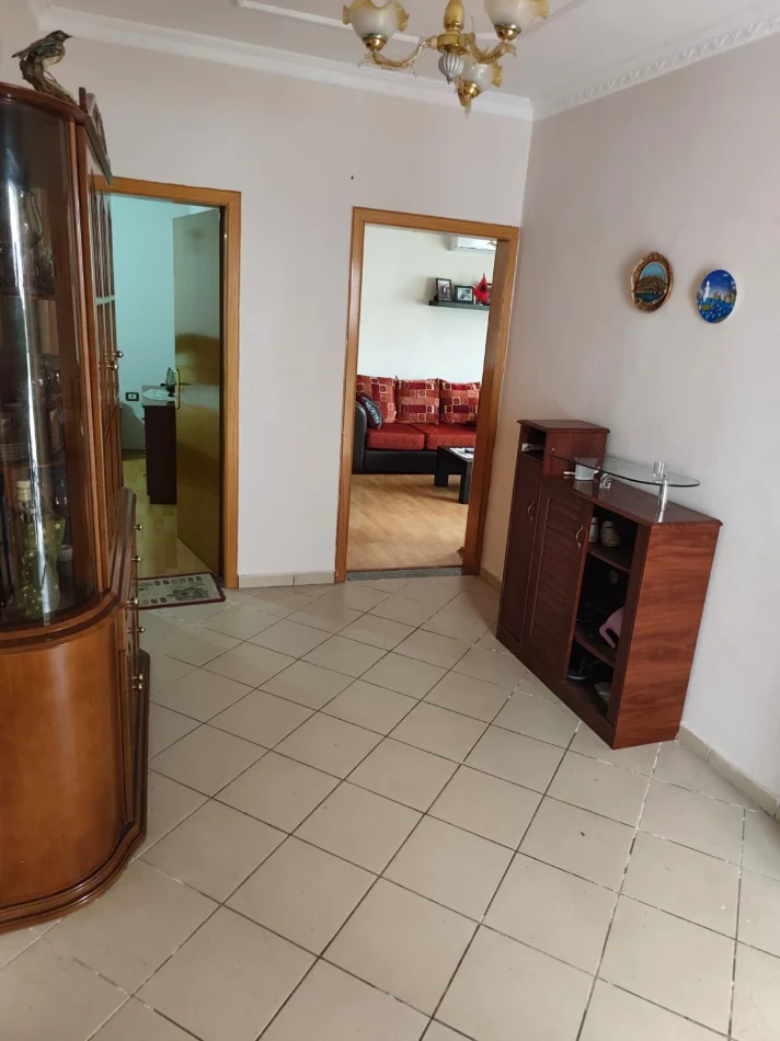 Shkoder, shitet apartament 2+1+Ballkon Kati 1, 75 m² 
