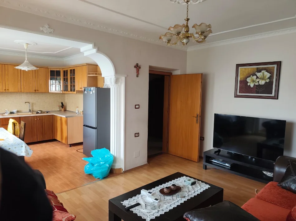 Shkoder, shitet apartament 2+1+Ballkon Kati 1, 75 m² 