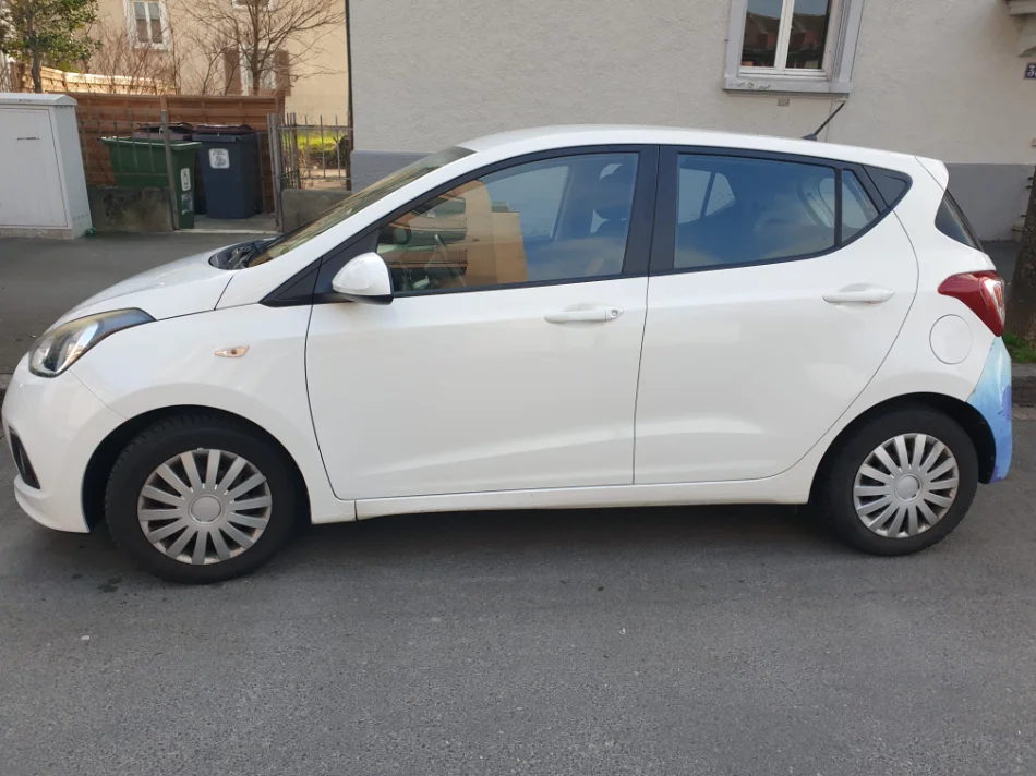 Zvicer, shes makine Hyundai i10 Benzin, e bardhë manuale Klima 99.000 km 6.200 €