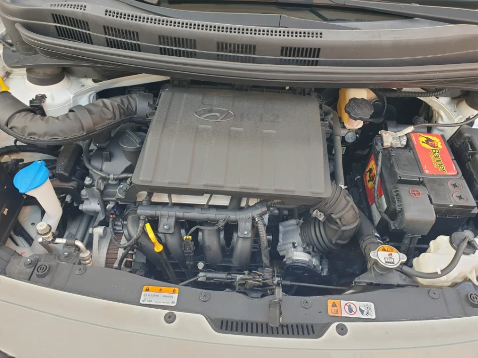 Zvicer, shes makine Hyundai i10 Benzin, e bardhë manuale Klima 99.000 km 6.200 €