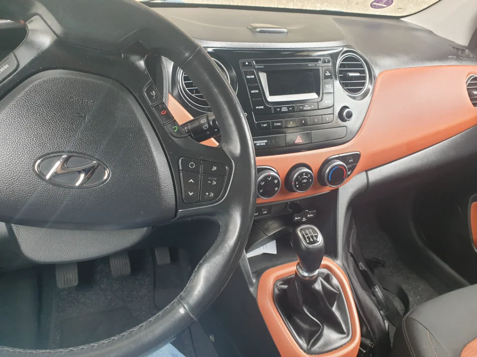 Zvicer, shes makine Hyundai i10 Benzin, e bardhë manuale Klima 99.000 km 6.200 €