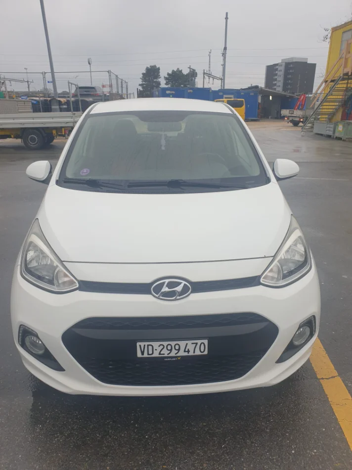 Zvicer, shes makine Hyundai i10 Benzin, e bardhë manuale Klima 99.000 km 6.200 €