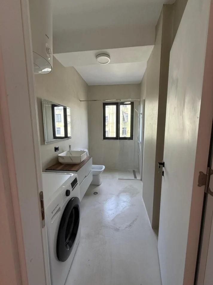 Tirane, shitet apartament 2+1+Ballkon , 101 m² 