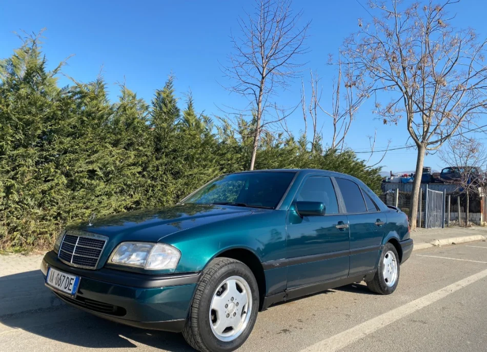 Fier, shes makine Mercedes Benz 250 TD Nafte, jeshile manuale 200.000 km 5.500 €