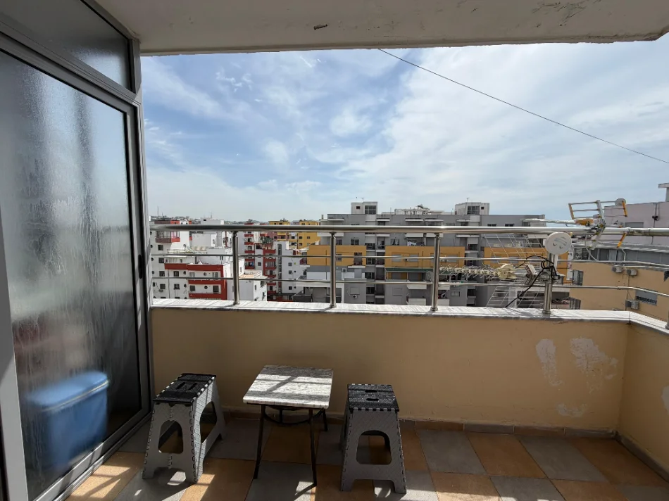 Durres, jepet me qera apartament 1+1+Ballkon Kati 9, 350 € (Plazh Hekurudha)