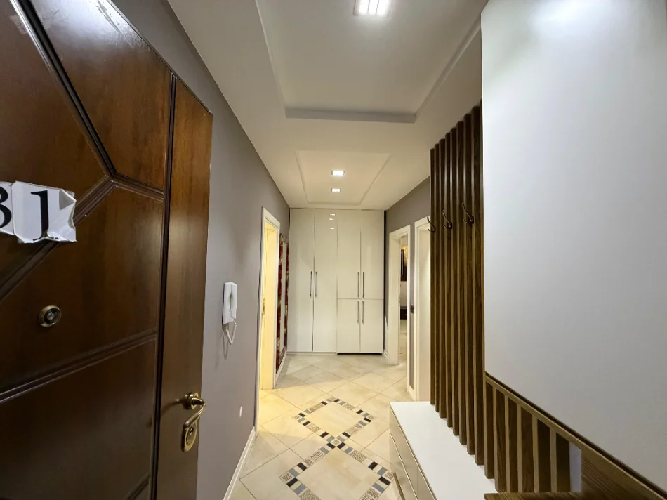 Durres, jepet me qera apartament 2+1+Ballkon Kati 6, 550 € (Pallati i Sportit)