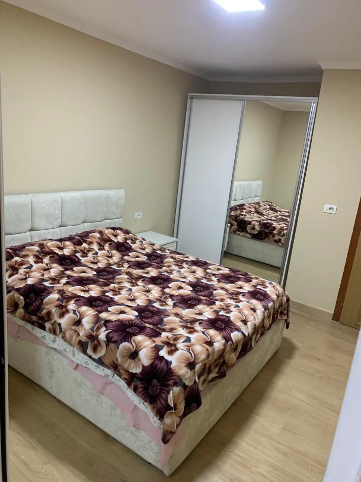 Tirane, jepet me qera Apartament 1+1 ,Kati 3, Cmimi 45.000 Lekë të Reja, tek PEDIATRIA, QSUT-ja,Tiranë.