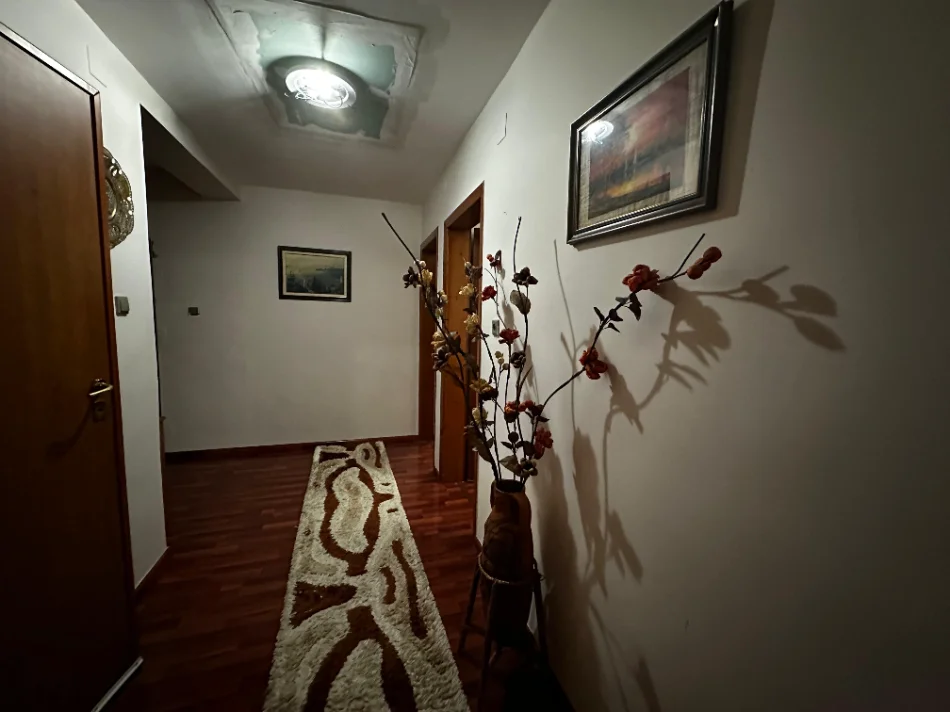 Tirane, jepet me qera Apartament 2+1 Kati 5, 85 m² Çmimi 55.000 Lekë të Reja, (Rruga Fortuzi, Mine Peza, Tiranë.)