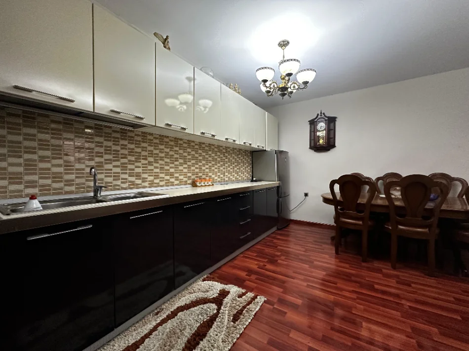 Tirane, jepet me qera Apartament 2+1 Kati 5, 85 m² Çmimi 55.000 Lekë të Reja, (Rruga Fortuzi, Mine Peza, Tiranë.)