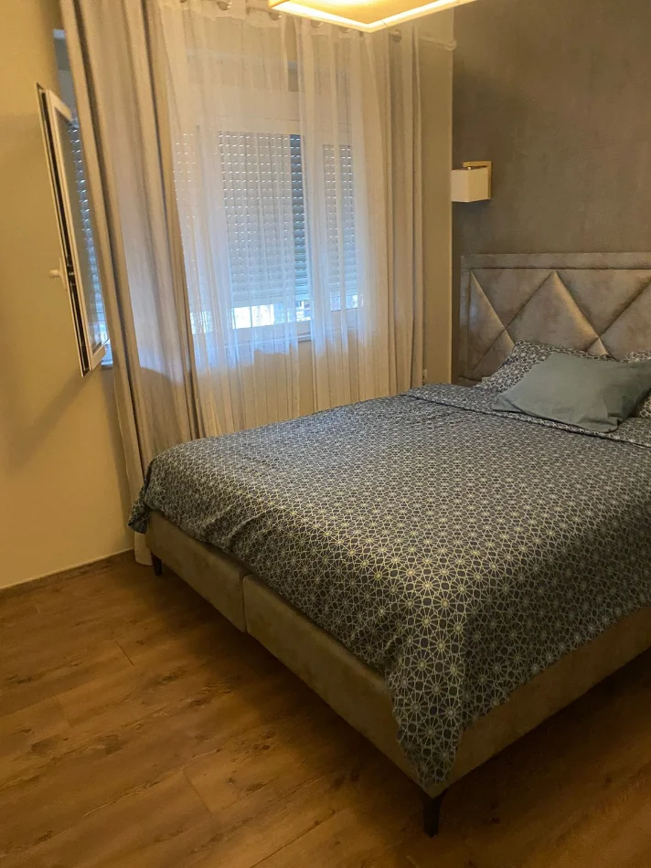Tirane, jepet me qera apartament 2+1+Aneks Kati 5, 90 m² 700 € (Rruga luigj gurakuqi)