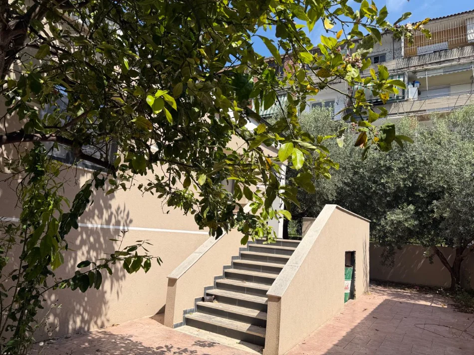 Vlore, shitet nga Pronari, pa-komision Vile 1 Katshe Kati 0, 274 m² 390.000 € 