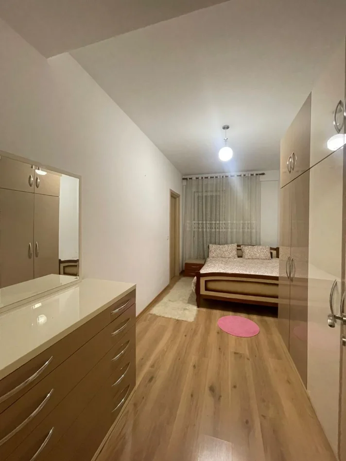 Tirane, jap me qera apartament 2+1+Ballkon Kati 2, 101 m² 550 € (Qytet Studenti)