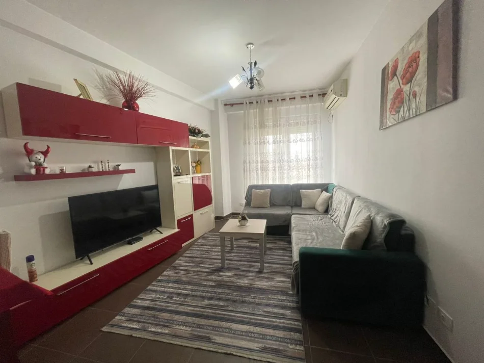 Tirane, jap me qera apartament 2+1+Ballkon Kati 2, 101 m² 550 € (Qytet Studenti)