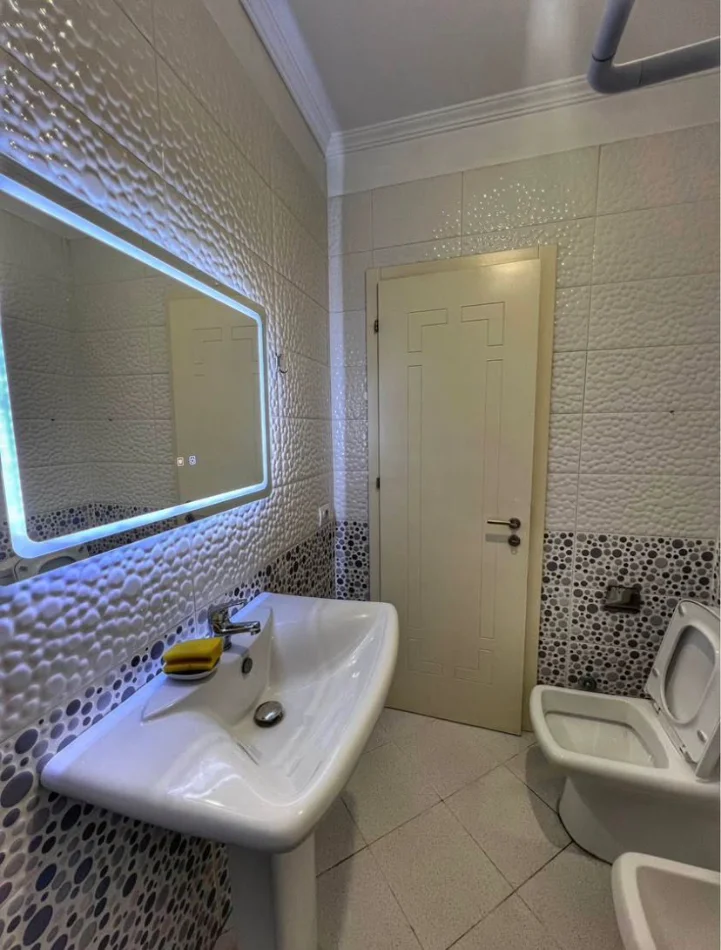 Tirane, jepet me qera apartament 2+1 Kati 2, 95 m² 550 € (RRUGA REXHEP PINARI)