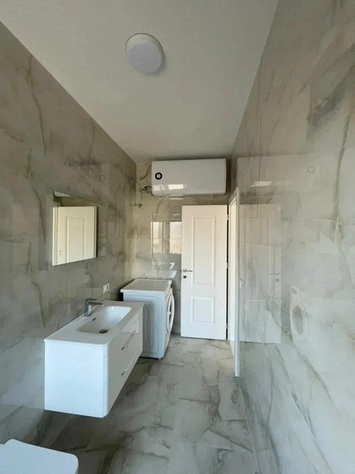 Tirane, jepet me qera Vile 1+1+Ballkon Kati 3, 60 m² 500 € (PERBALLE DELIJORGJIT, ISH PARKU)