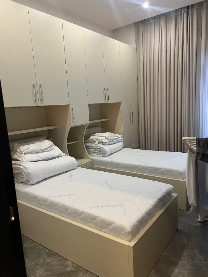 Tirane, jepet me qera apartament 2+1+PARKIM, Kati 6, 117 m² 1.500 € (KOMPLEKSI DELIJORGJI)