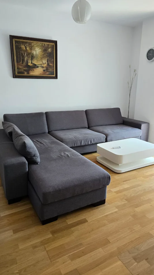 Tirane, jepet me qera apartament 1+1 Kati 8, 50 m² 350 € (Pallatet Çabej)