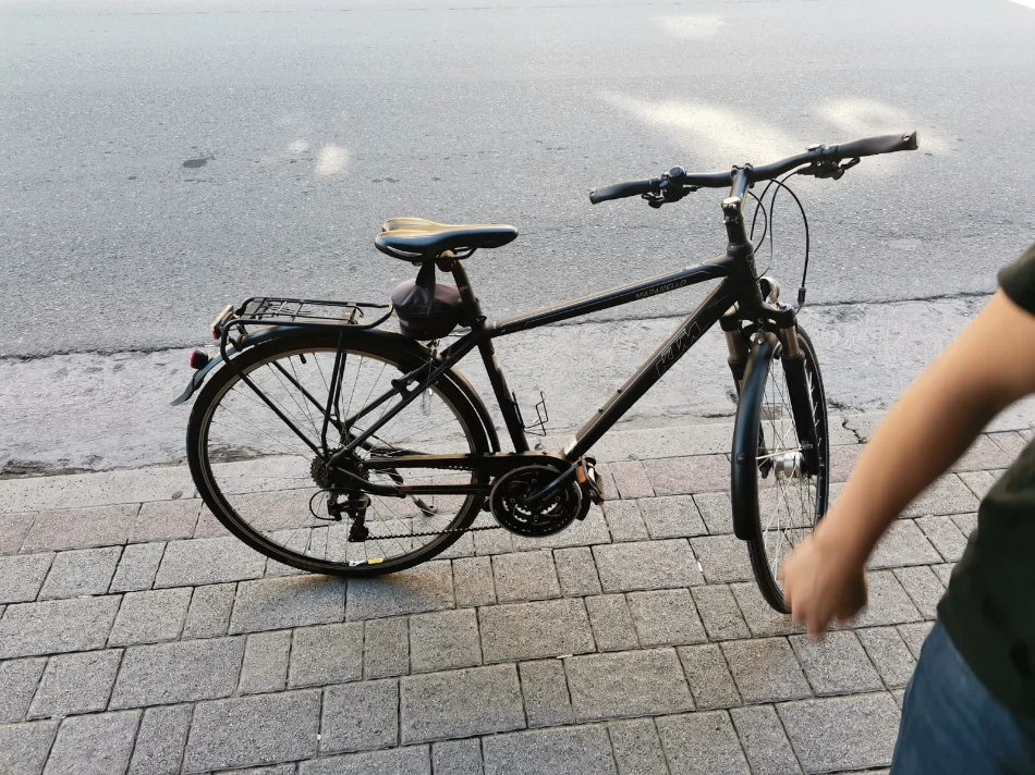 Tirane, shes biciklete per meshkuj biciklete KTM e zeze 300 €