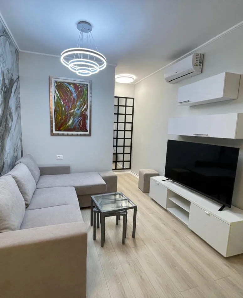 Tirane, jepet me qera Apartament 1+1 Kati 5, 62m², 650 € (Mbi Shkollën e Baletit, Tiranë)