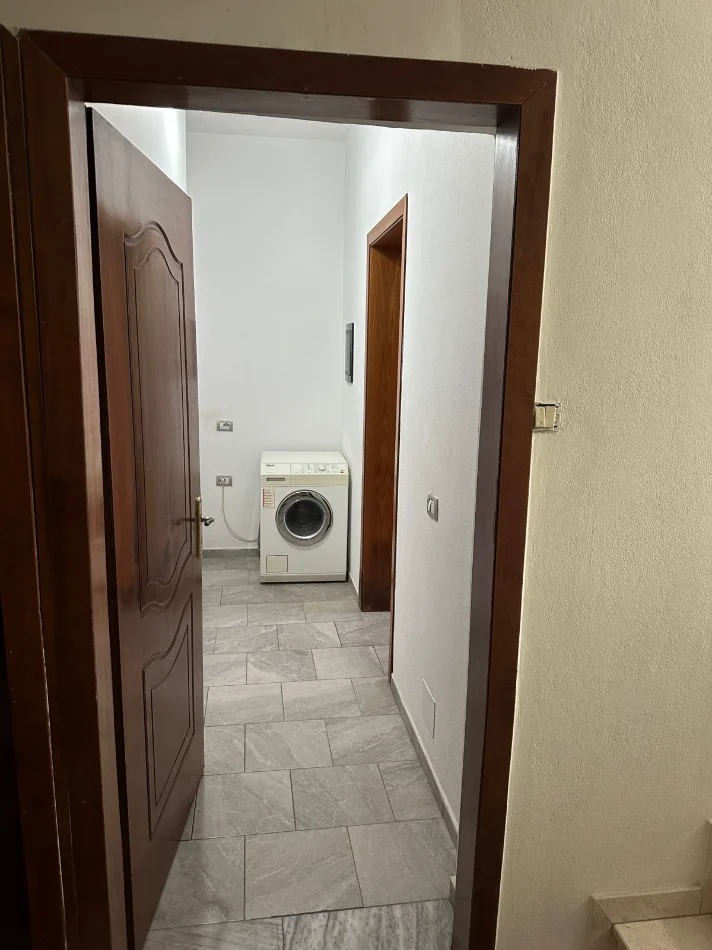 Tirane, jepet me qera Garsonier, Kati 2, 40 m² 320 € (Tek Bulevardi i Ri, Tiranë)