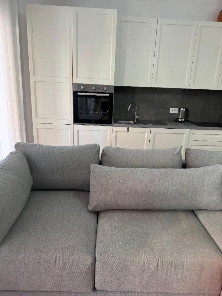 Tirane, jepet me qera apartament 1+1 Kati 3, 75 m² 750 € (Delijorgji)